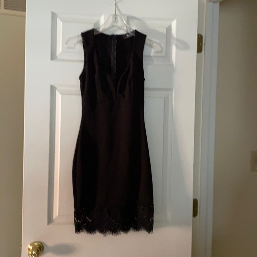 Perfect for weddings or semi formal! LuLu’s’s black sleeveless dress. Size small